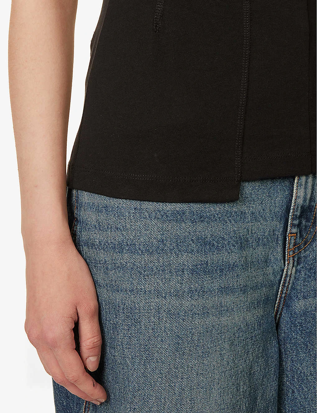 Victoria Beckham Slim-fit Asymmetric-hem Organic-cotton T-shirt 5 Victoria Beckham Slim-fit Asymmetric-hem Organic-cotton T-shirt - Image 5